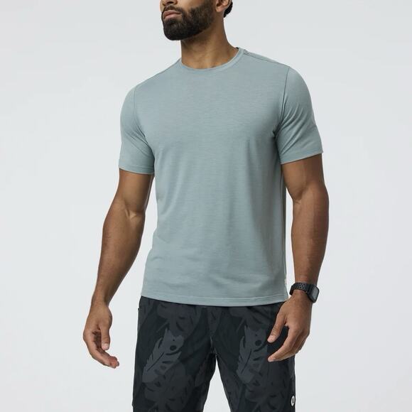 Vuori Current Tech Short Sleeve Tee Small Mist Blue NEW 4 Way Stretch T-Shirt - Picture 1 of 5